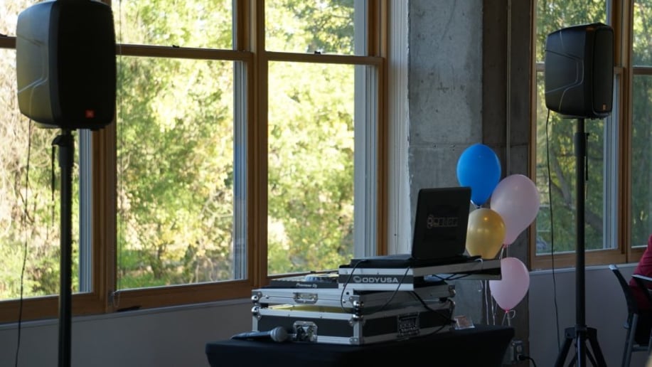 Gallery photo 6 of DJ Deuce