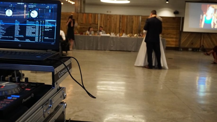 Gallery photo 3 of DJ Deuce