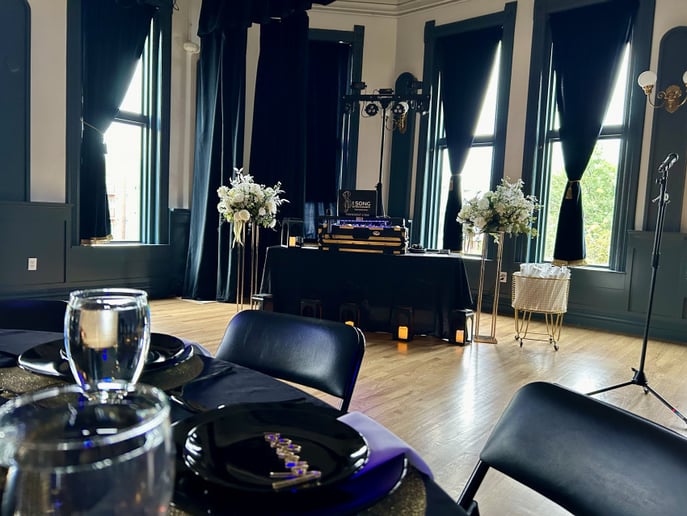 Gallery photo 1 of DJ Deuce