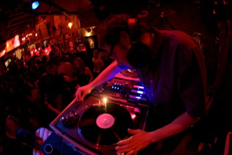 Gallery photo 2 of DJ Vinnie Esparza