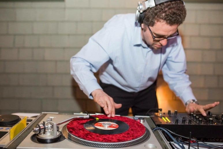 Gallery photo 5 of DJ Vinnie Esparza