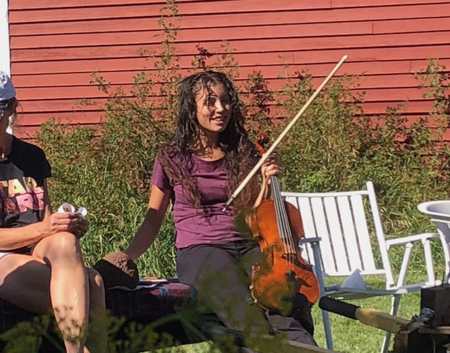 Gallery photo 1 of Ellie Phillips – Violin & Viola