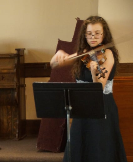 Gallery photo 4 of Ellie Phillips – Violin & Viola