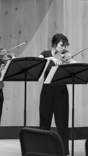 Gallery photo 2 of Ellie Phillips – Violin & Viola