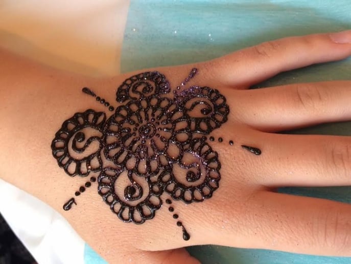 Gallery photo 4 of Amber's Henna