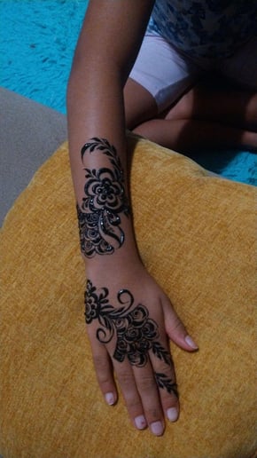 Gallery photo 3 of Faudiah's heena