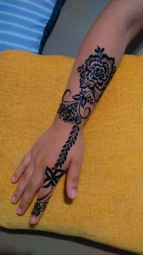 Gallery photo 4 of Faudiah's heena