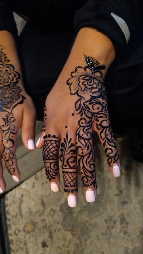 Gallery photo 7 of Faudiah's heena