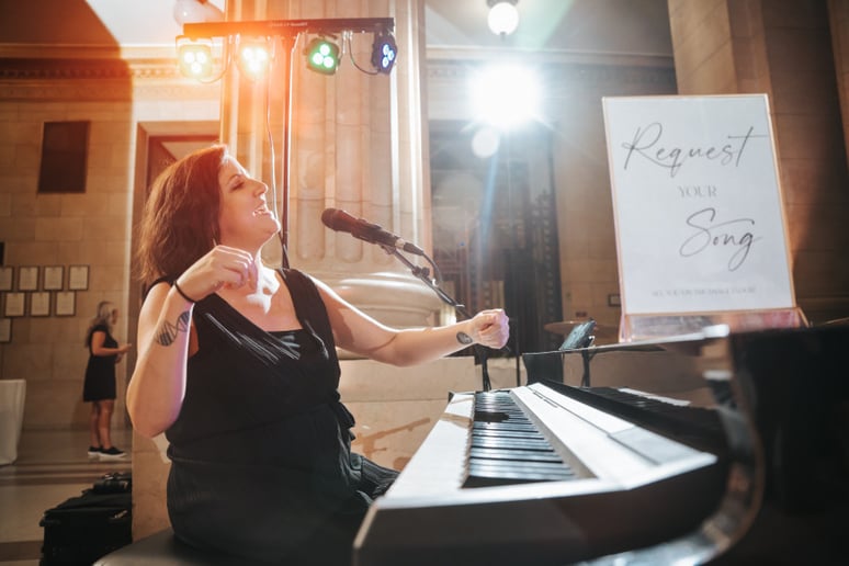 Gallery photo 19 of Felix and Fingers Dueling Pianos