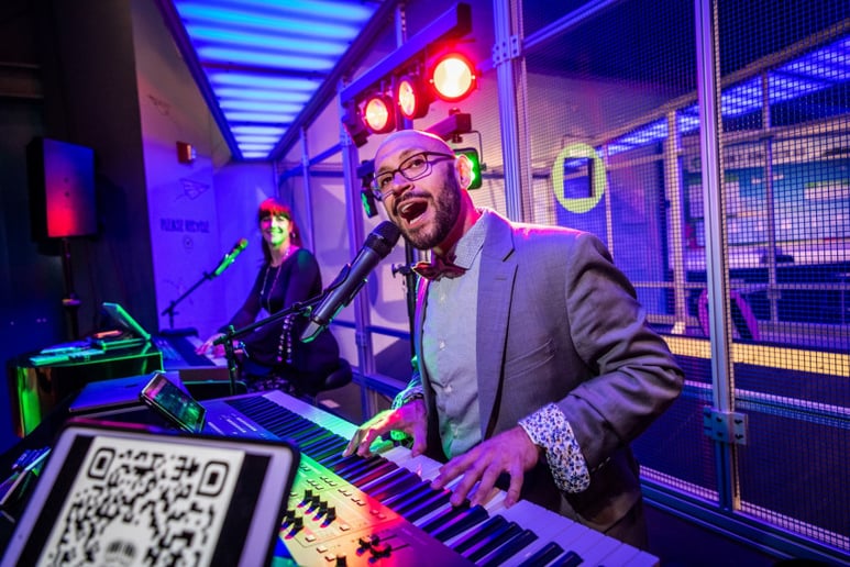 Gallery photo 4 of Felix and Fingers Dueling Pianos