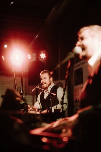 Gallery photo 37 of Felix and Fingers Dueling Pianos