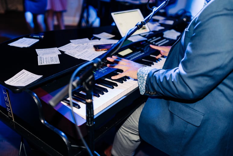 Gallery photo 46 of Felix and Fingers Dueling Pianos