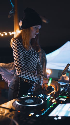 Gallery photo 2 of Female DJ - Deonna Webb