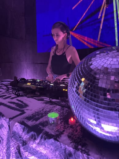 Gallery photo 3 of Female DJ - Deonna Webb