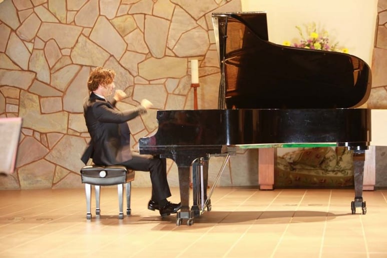 Gallery photo 1 of Glenn Kramer Piano Entertainment