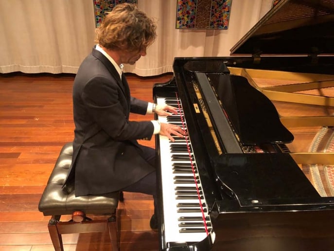 Gallery photo 11 of Glenn Kramer Piano Entertainment