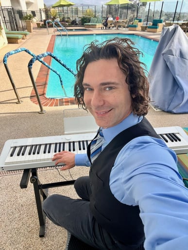 Gallery photo 15 of Glenn Kramer Piano Entertainment