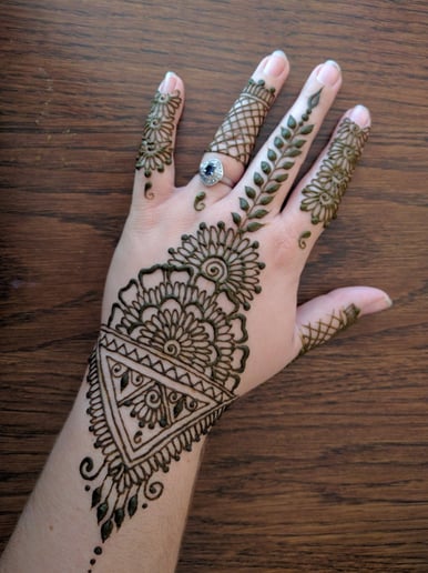 Gallery photo 5 of Grassroots Henna and Design