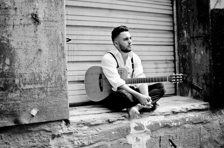 Gallery photo 2 of Guillermo Paolisso, Guitarist