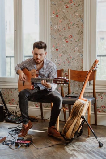 Gallery photo 8 of Guillermo Paolisso, Guitarist