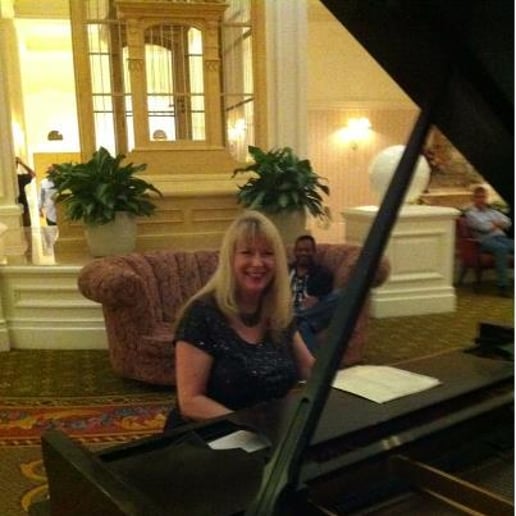 Gallery photo 3 of Harpist Victoria Schultz