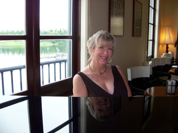 Gallery photo 4 of Harpist Victoria Schultz