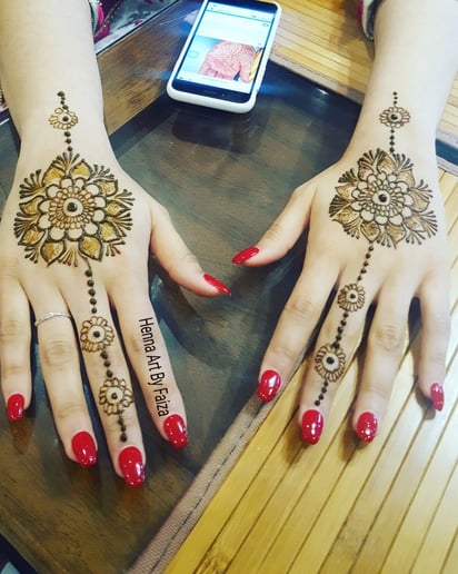 Gallery photo 3 of Henna Art By Faiza