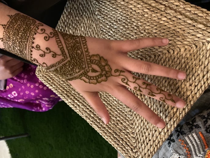 Gallery photo 5 of Henna Glitz