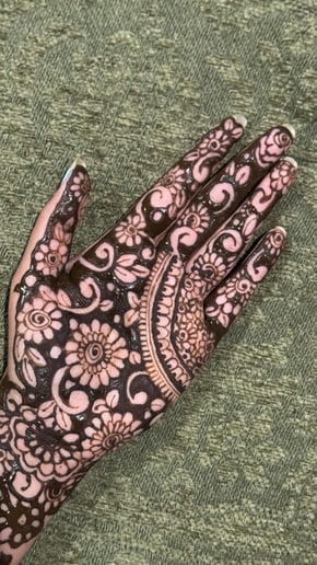 Gallery photo 10 of Henna Kala By Swathi