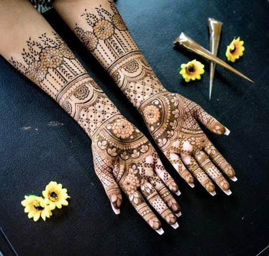 Gallery photo 1 of Henna Hands by Aarti