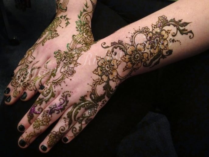 Gallery photo 1 of Henna Rising