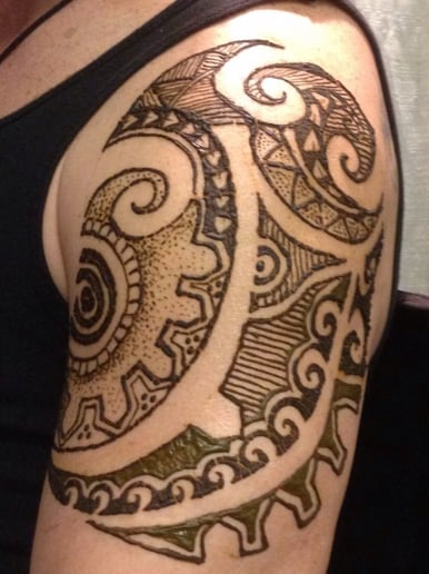 Gallery photo 7 of Henna Rising