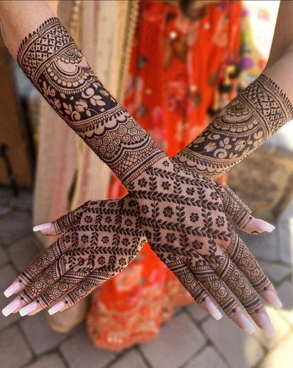 Gallery photo 5 of HennabyKrishna