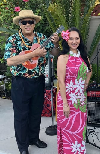 Gallery photo 2 of Hula dancer/Hawaiian wedding dancer