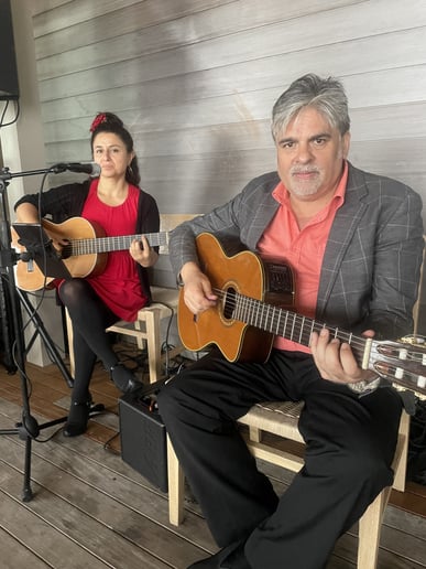 Gallery photo 5 of Isadora & Gabriel Guitars Duo
