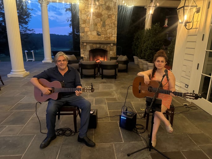 Gallery photo 9 of Isadora & Gabriel Guitars Duo