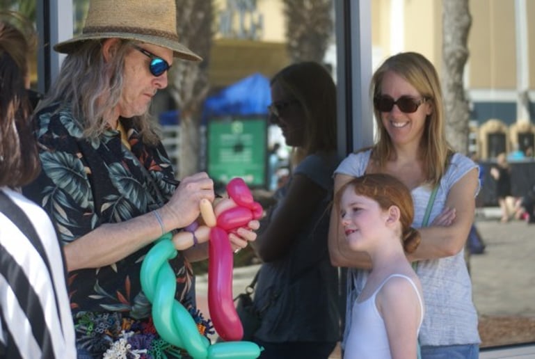 Gallery photo 4 of Island Paradise Balloon Art