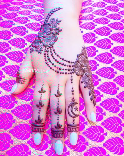 Gallery photo 1 of JaanHenna