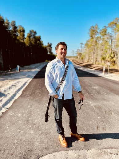 Gallery photo 1 of James Grande