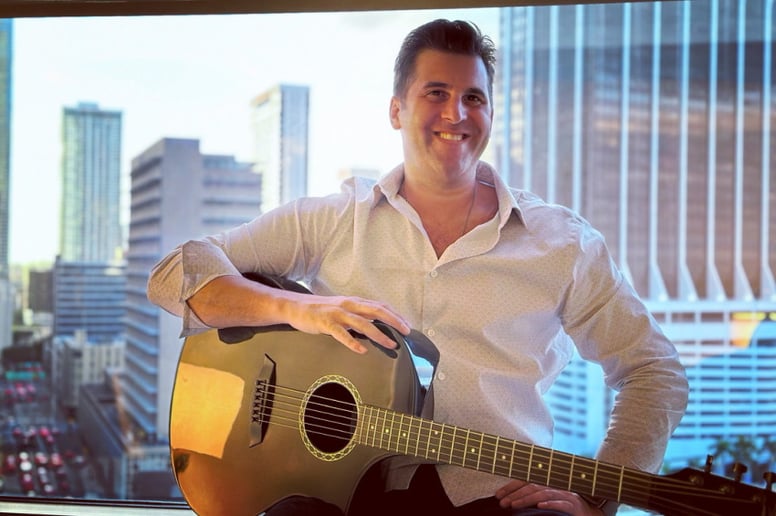 Gallery photo 14 of James Grande