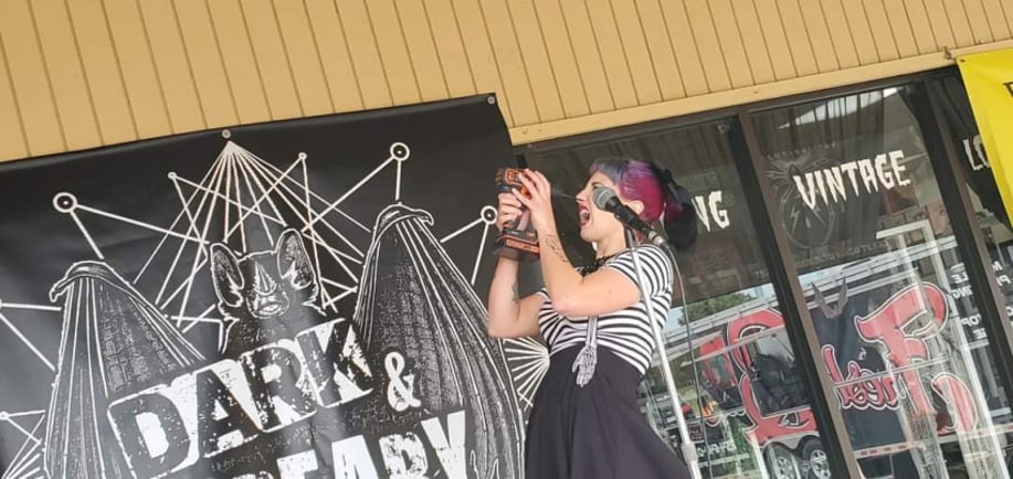 Gallery photo 16 of Janie Slash