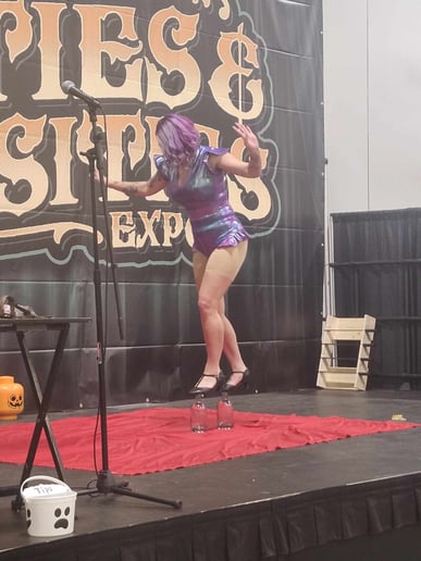 Gallery photo 28 of Janie Slash