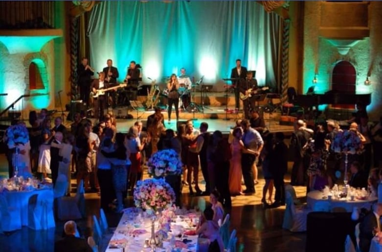 Gallery photo 16 of Jayne Bond & the Pink Martinis