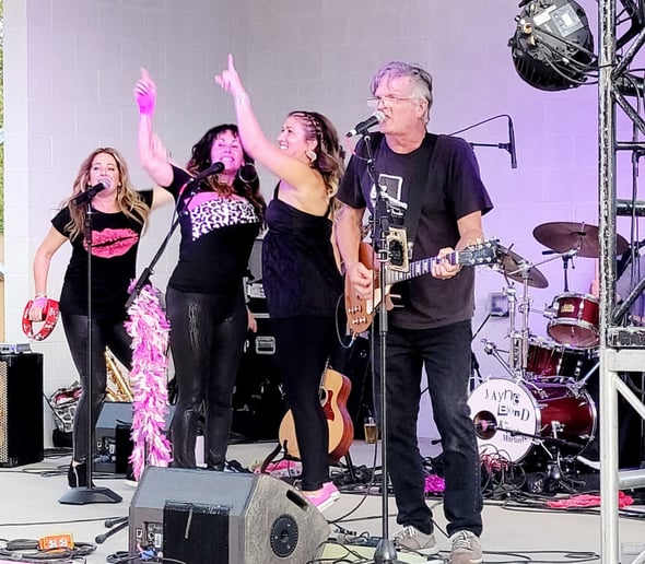 Gallery photo 21 of Jayne Bond & the Pink Martinis