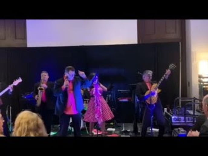 Gallery photo 17 of Jayne Bond & the Pink Martinis