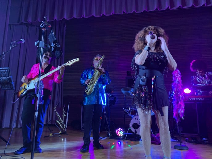 Gallery photo 18 of Jayne Bond & the Pink Martinis