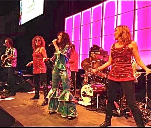Gallery photo 24 of Jayne Bond & the Pink Martinis