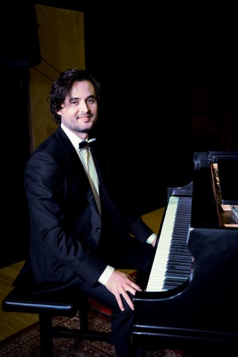 Gallery photo 4 of Mikhail Romanov - Luxury Pianist