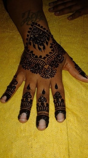 Gallery photo 3 of Kareemah's Henna