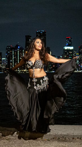 Hire Lady Laura Bellydancer - Belly Dancer in your area